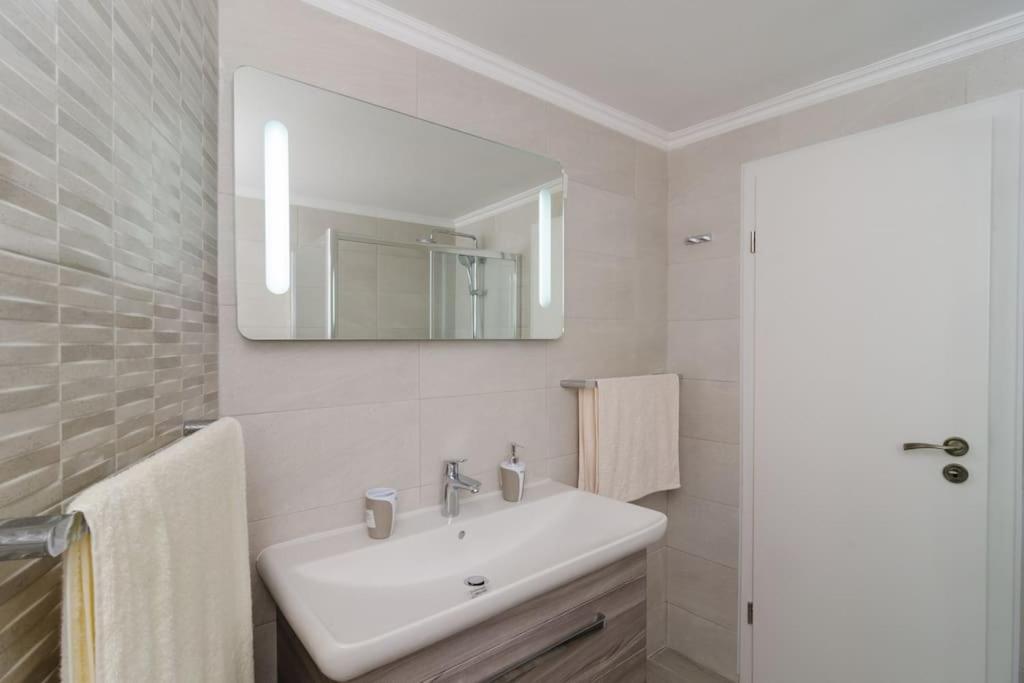 Sea View Apartment 10 Minutes Walk From Old City 杜布罗夫尼克 外观 照片